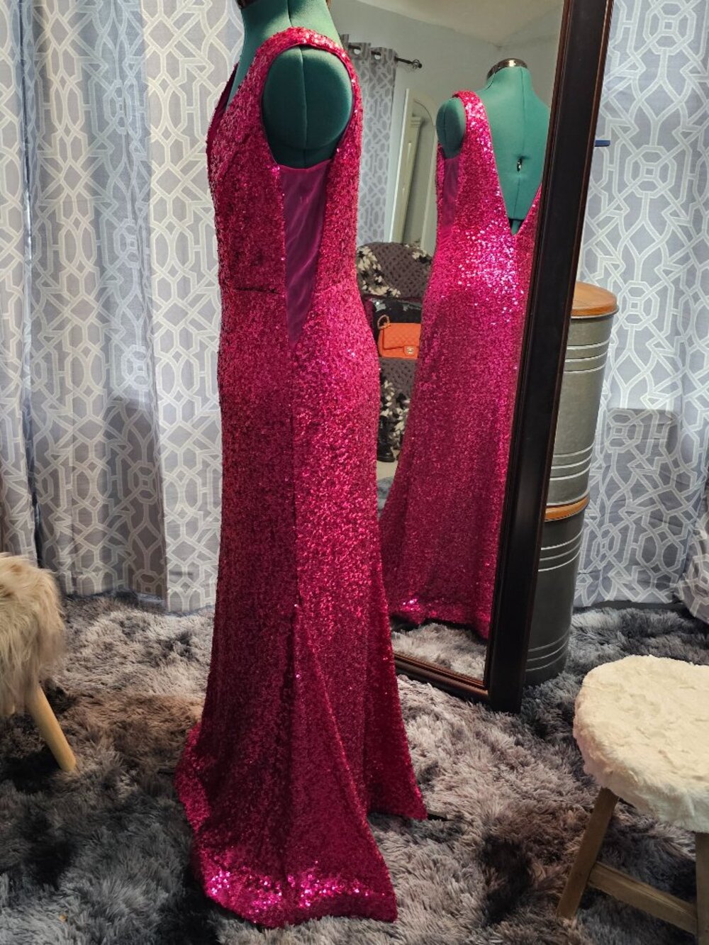 Morgan & Co Chloé Sequined Gown – Size 9 – Fuchsia A‑Line Formal Dress - Picture 4 of 7